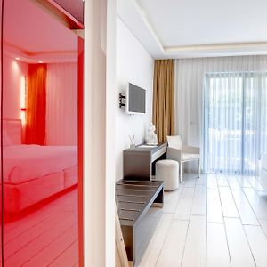 Kamer "Poel" met een King Size Bed en Uitzicht op het Zwembad